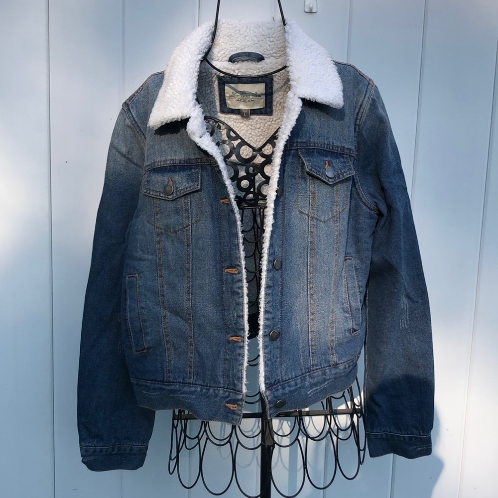 By 26 international Ashley vintage charm large jean jacket Sherpa liner western‍